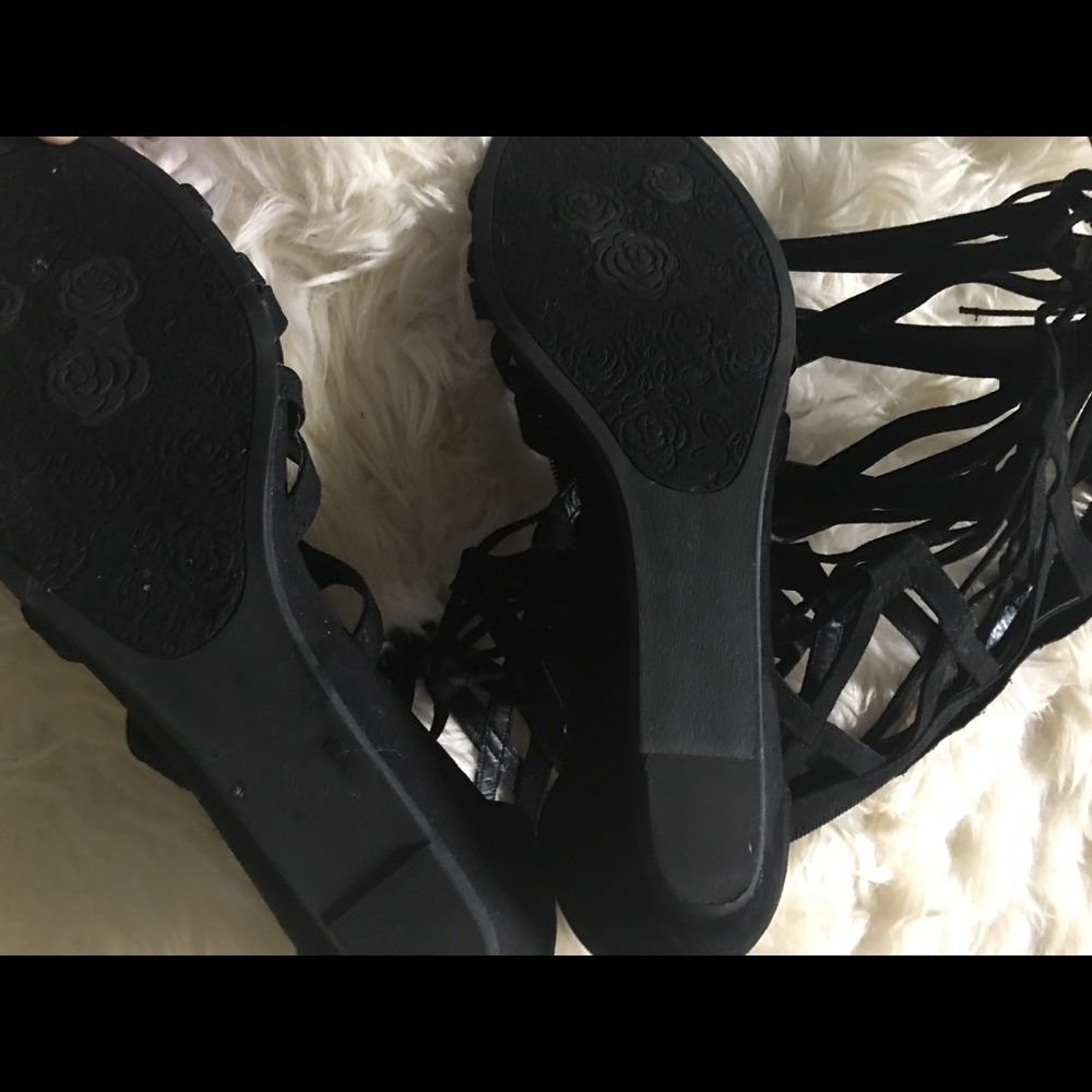 Sandals - Picture 2 of 4